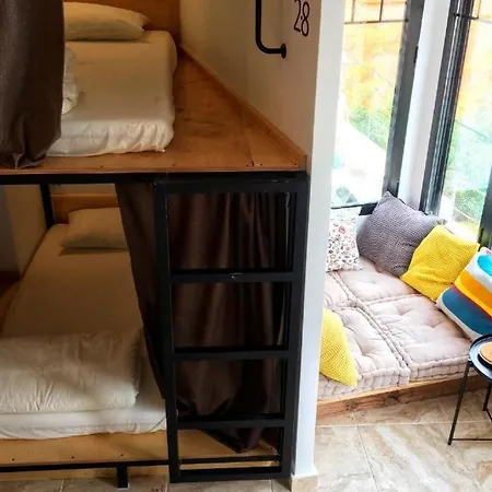 Hostel Numero Trece - Private Capsule Deds - Albergue Juvenil - Free Towels, Coffee & Tea, Remote Check-In (Adults Only)-2